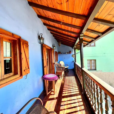 Casa Con 2 Dormitorios, Chimenea, Jardin Y Vista A La Montana Campomanes